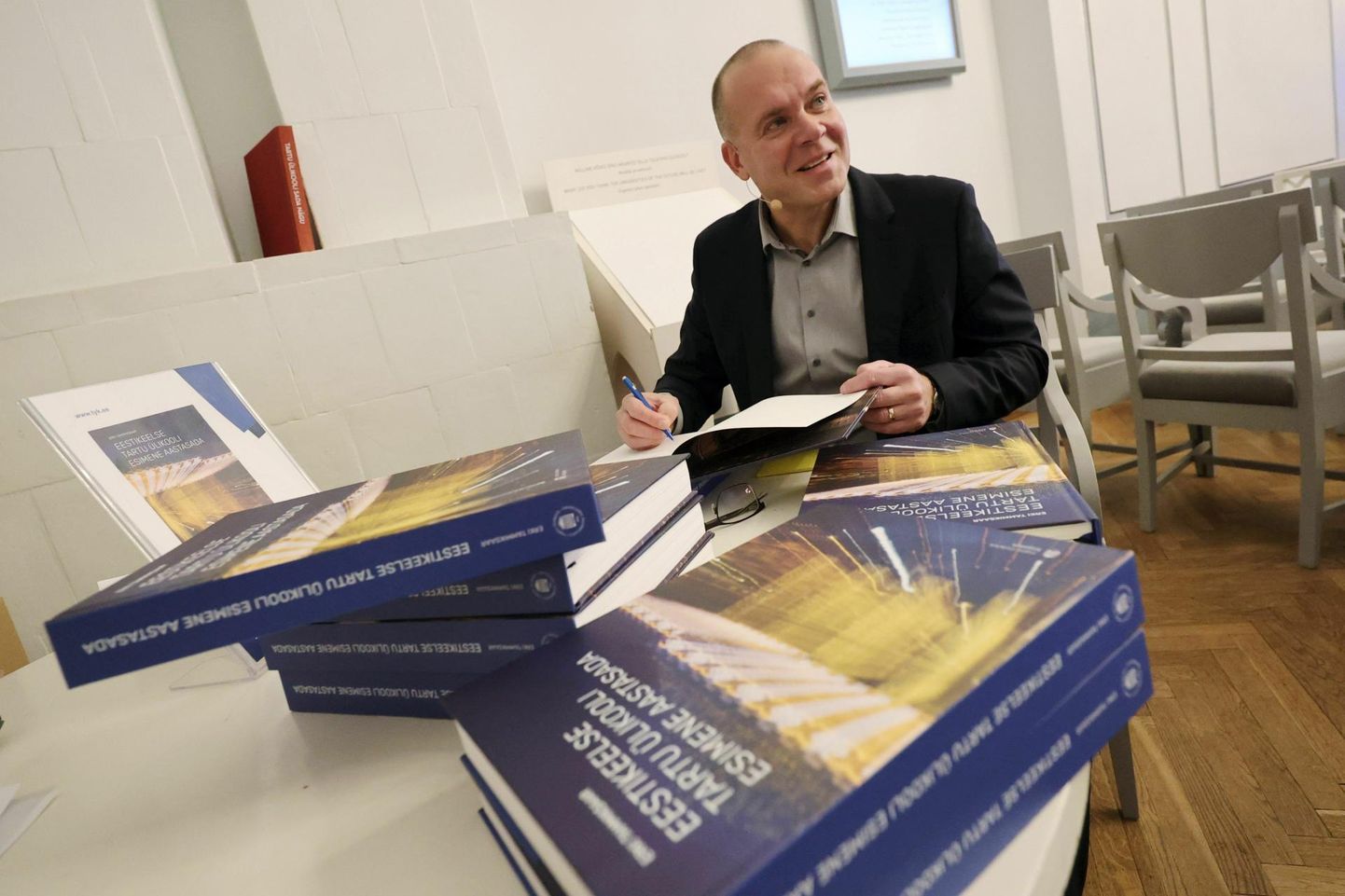 Geograafia ajaloo kaasprofessori Erki Tammiksaare raamatu «Eestikeelse Tartu ülikooli esimene aastasada» esitlus Tartu Ülikooli muuseumi valges saalis.