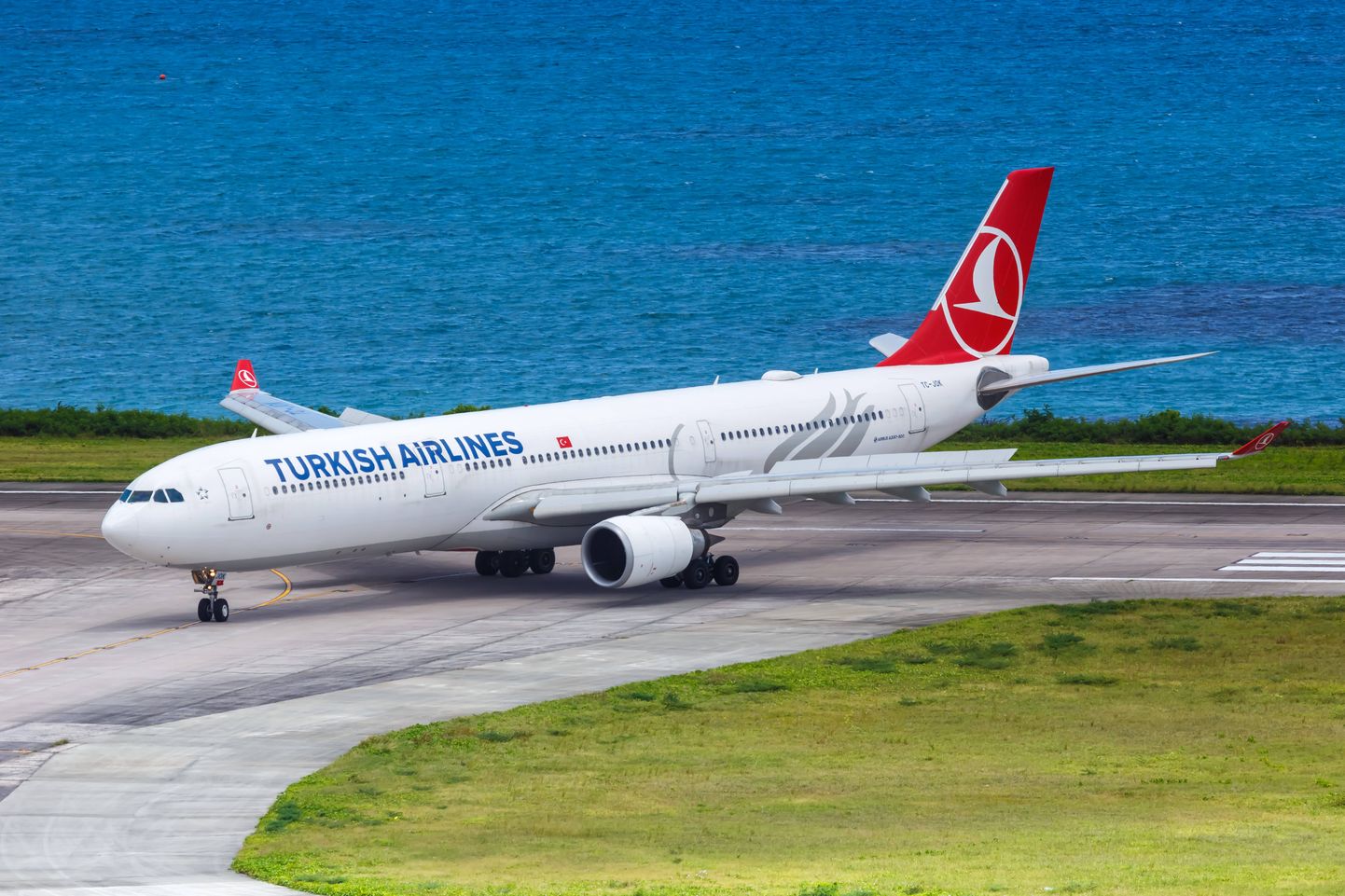 Самолет Turkish Airlines.