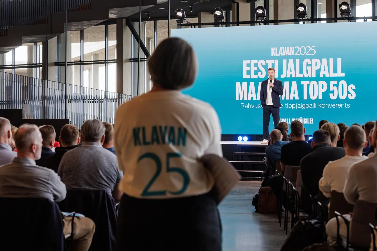 Kolmest hääleõiguslikust Viljandimaa jalgpalliklubist toetab kaks Ragnar Klavanit.