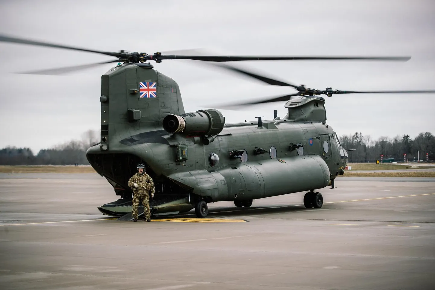 Ühendkuningriigi helikopter Chinook.