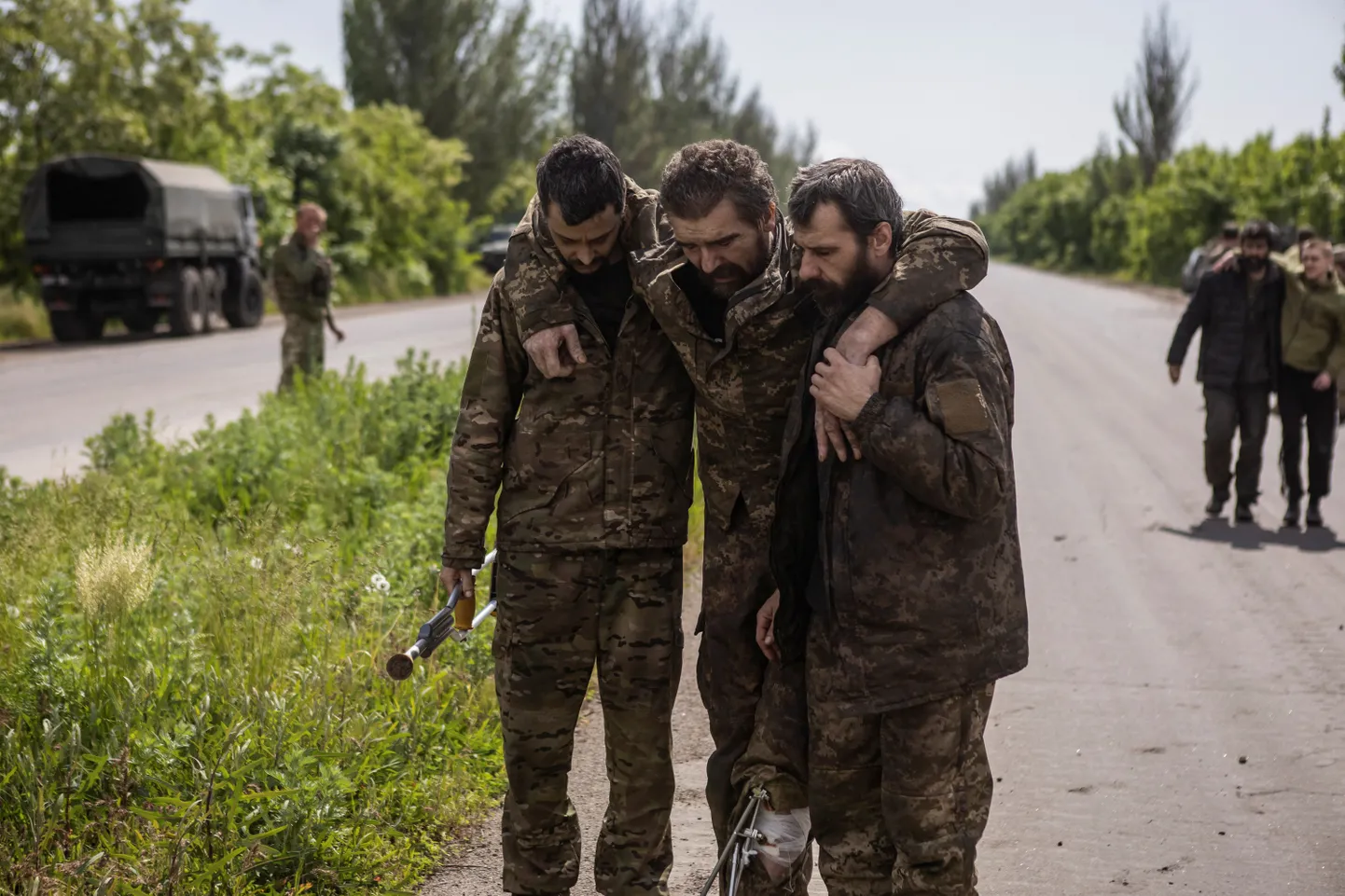 Украинские военнопленные после обмена в Донецкой области.