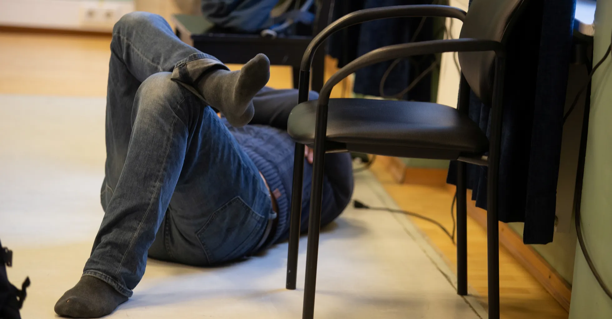 Hannes Kaljujärv kuulab teksti.