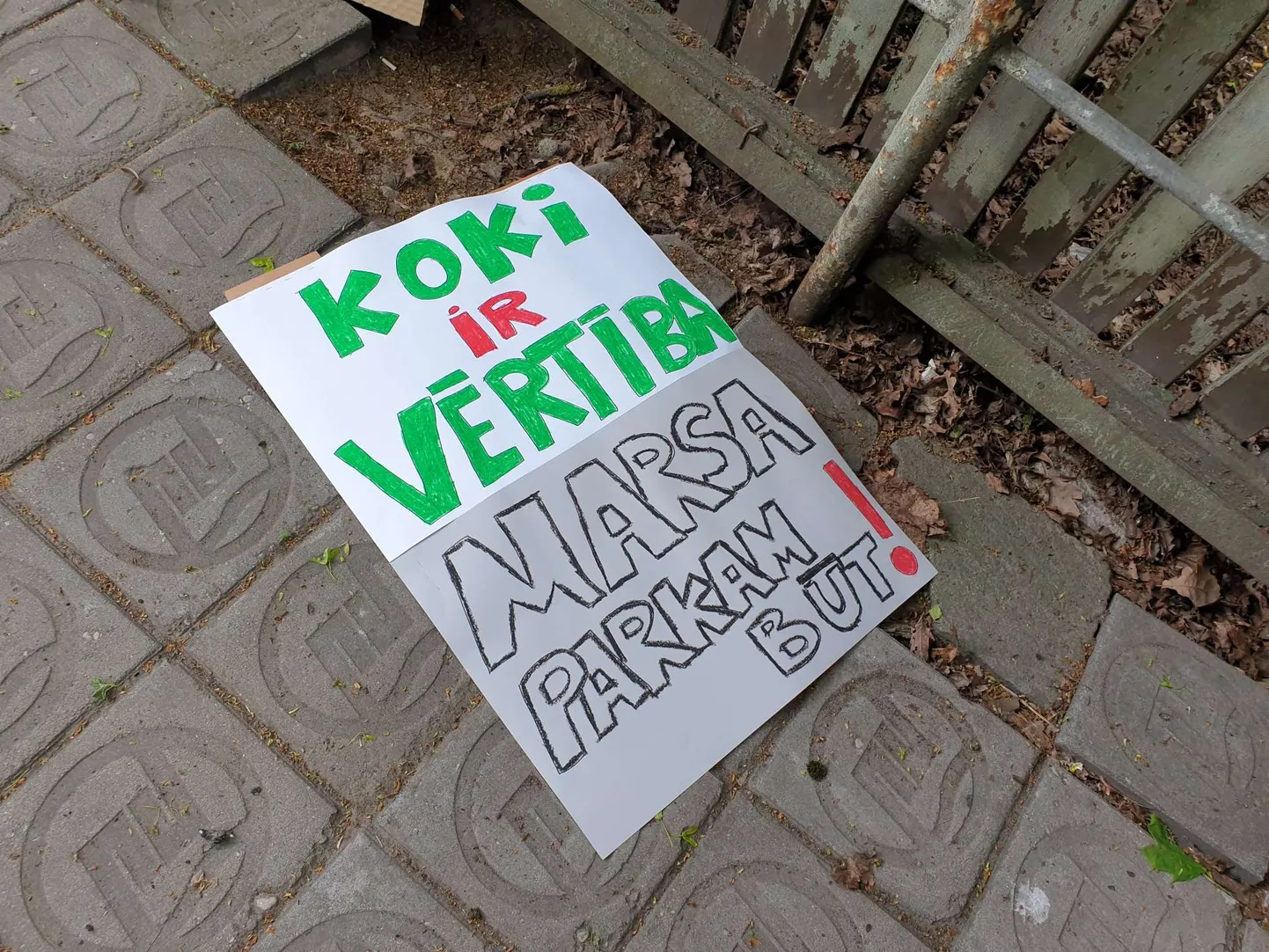 Protests pret VDD ēkas būvniecību.