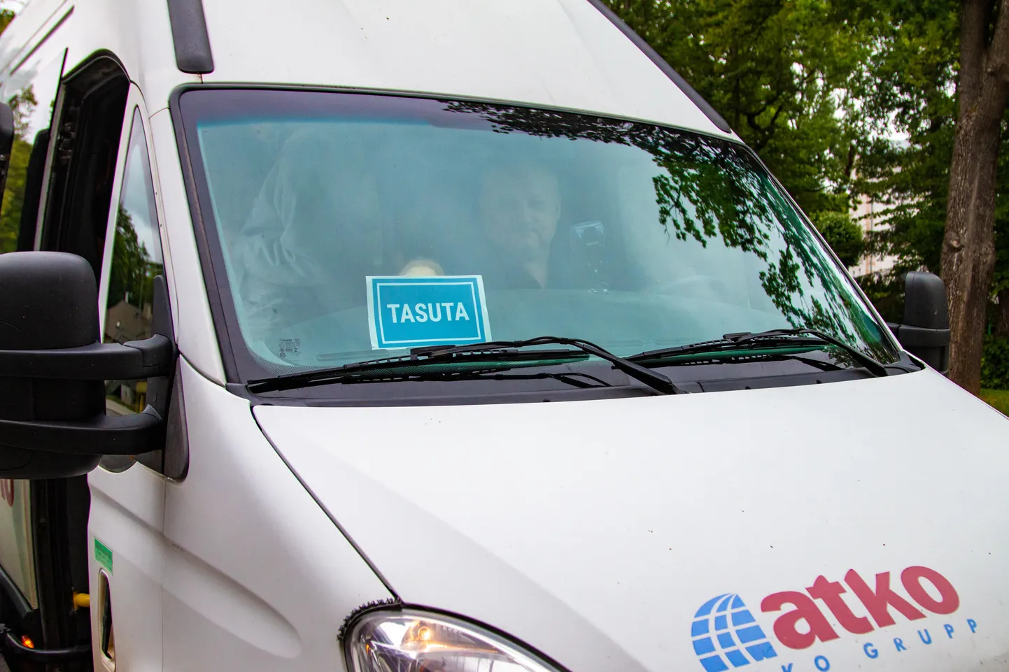 Tasuta bussiliini tunneb ära vastva sildi järgi.