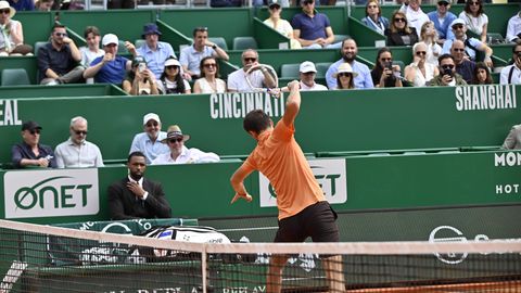 VIDEO ⟩ Berretīni 49 minūtēs izskolo Medvedevu, kura dusmu lēkme uzjautrina skatītājus