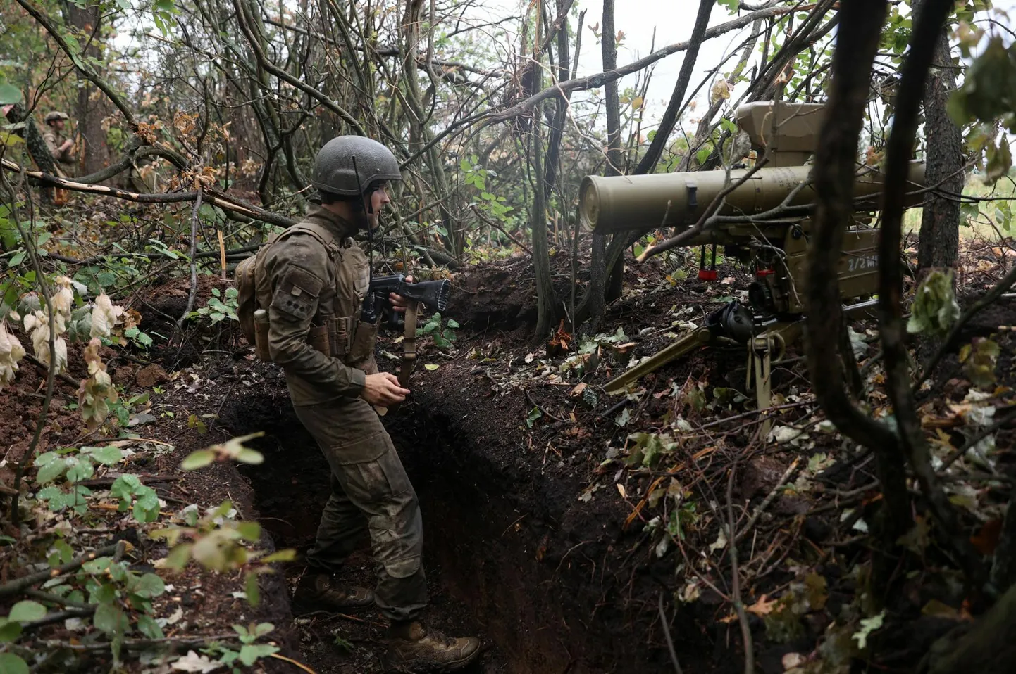 Ukraina sõjaväelane positsioonil Harkivist lõunas. Ukraina relvajõudude teatel on Venemaa hoogustanud rünnakuid riigi idaosas.