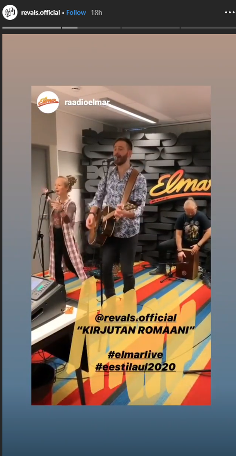 Muidugi esitas Revals Elmari raadioeetris Eesti Laulu võistluslugu «Kirjutan romaani». 