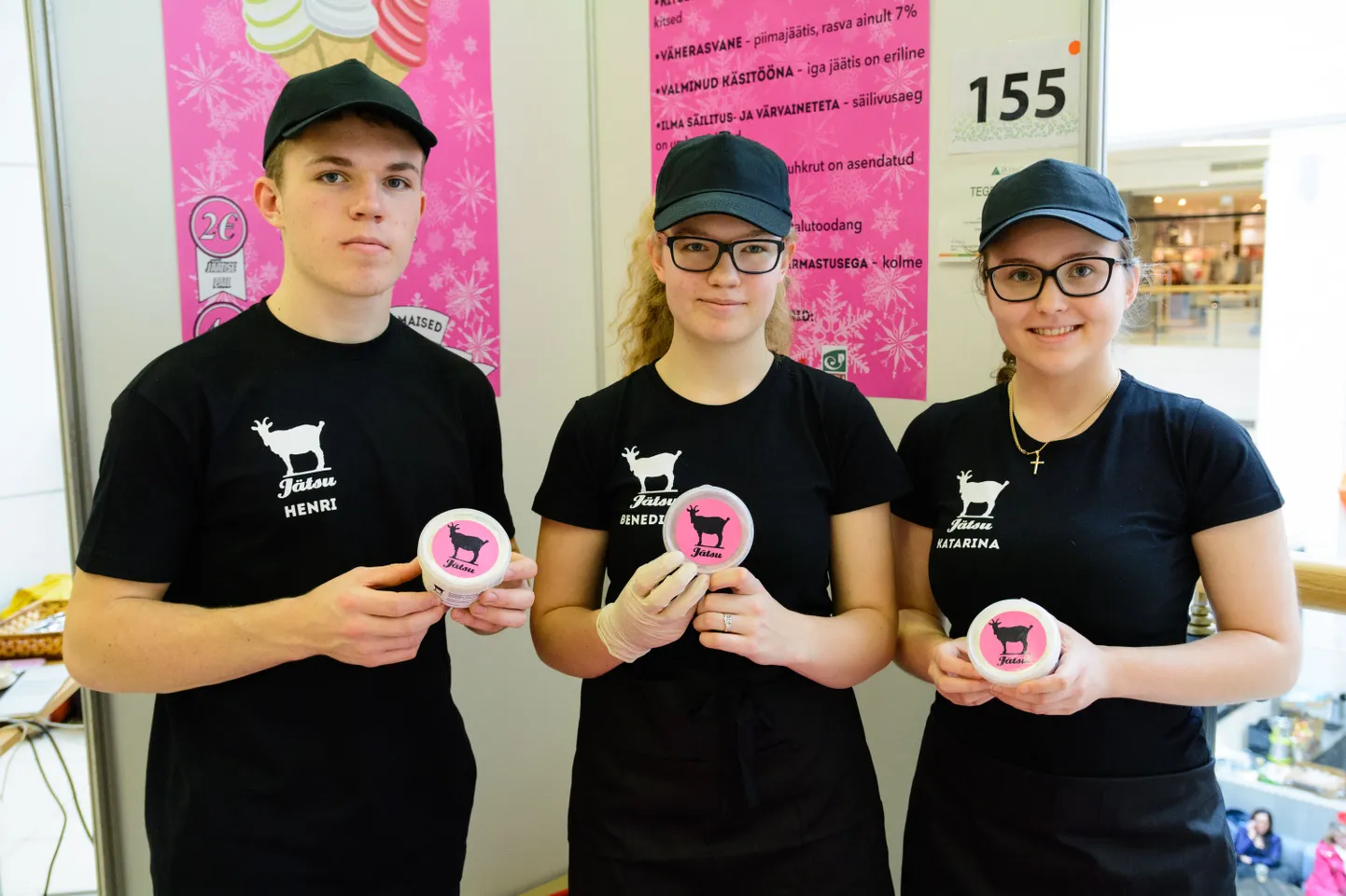 Kitsepiimajäätise karbil poseerib kits nimega Suur Jätsu.