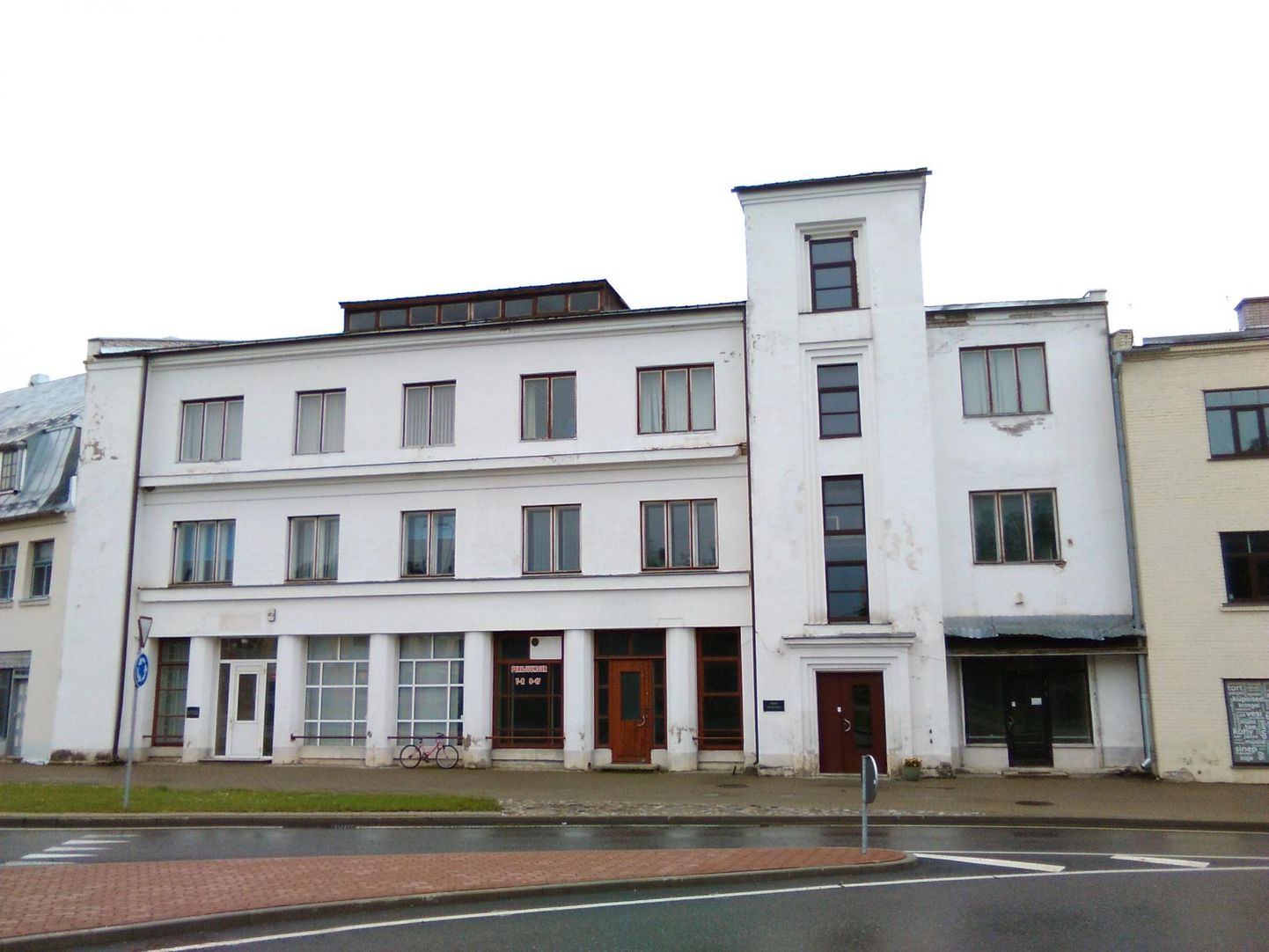 Uuendamisele läheb Tõrva tervisekeskuse hoone aadressil Tartu 4.