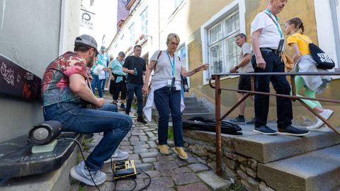 Taust ⟩ Turistid põgenevad põrgukuumuse eest põhja, kuid mitte Eestisse