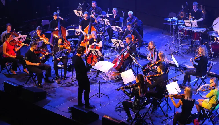 "Klaaspärlimäng Sinfonietta".