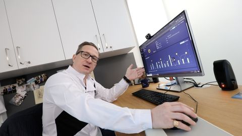 TARK TARTU ⟩ Eestis loodud nutiseade aitab krooniliste peavaludega patsiendi ravi täpsemalt suunata