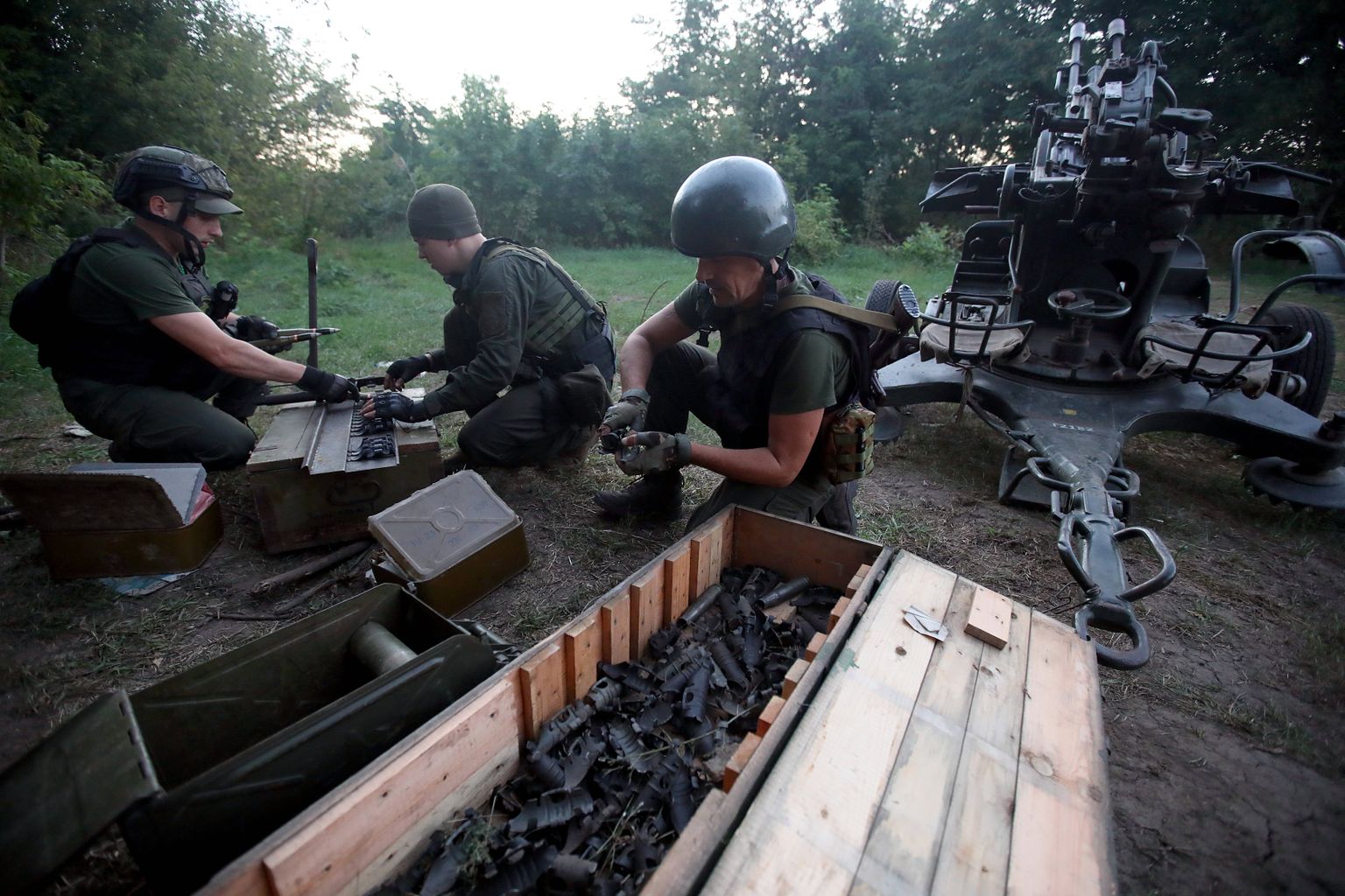 Ukraina Rahvuskaardi õhutõrjeüksuse suurtükiväelased lahingmissioonil.