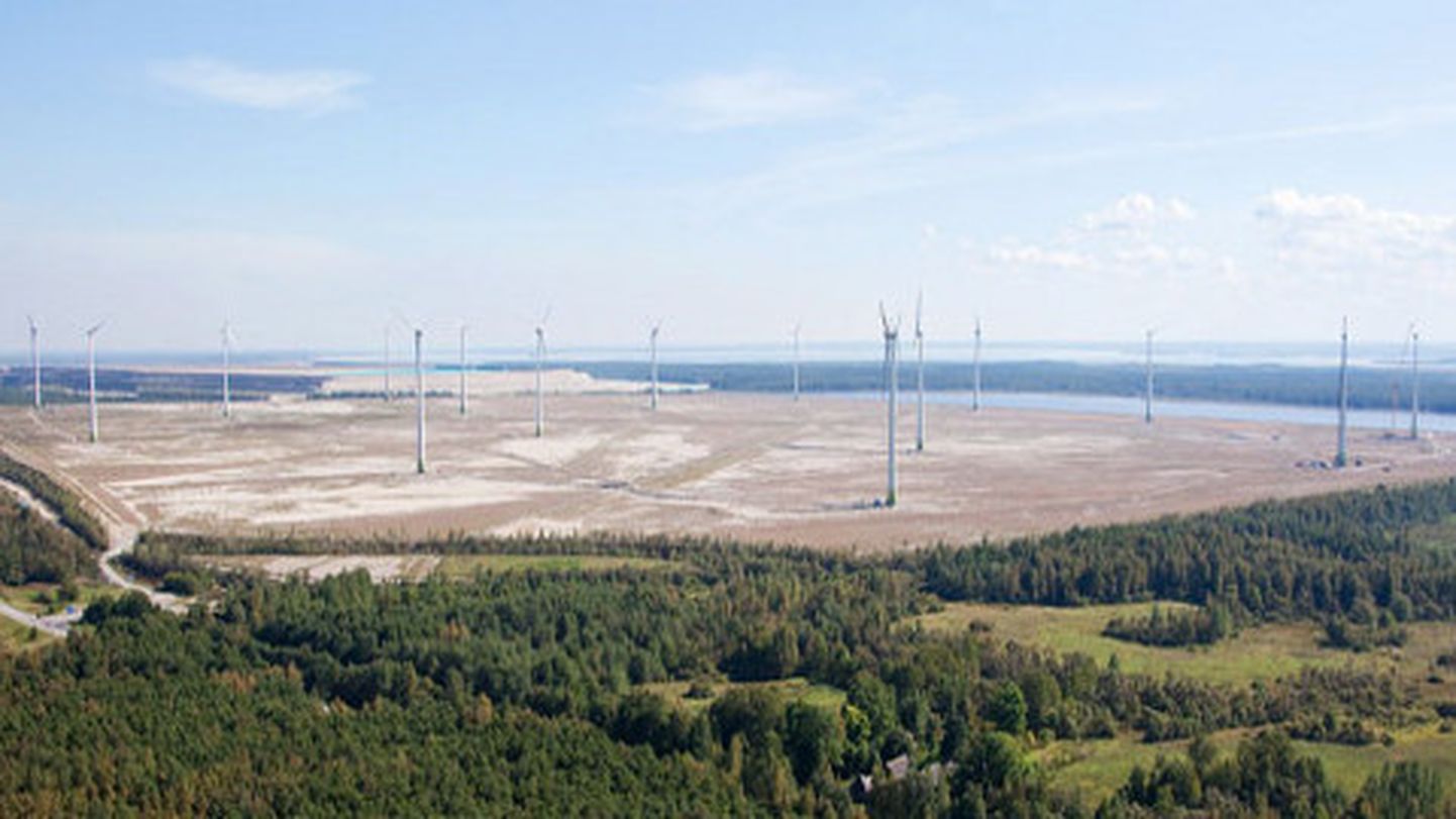 Rajada tuulikuparke tööstusaladele on kasvav trend: Eesti Energia tegi senise suurima pargi Ida-Virumaal oma tuhaväljadele, kaks tuulikuparki võib kerkida endistele karjäärialadele.