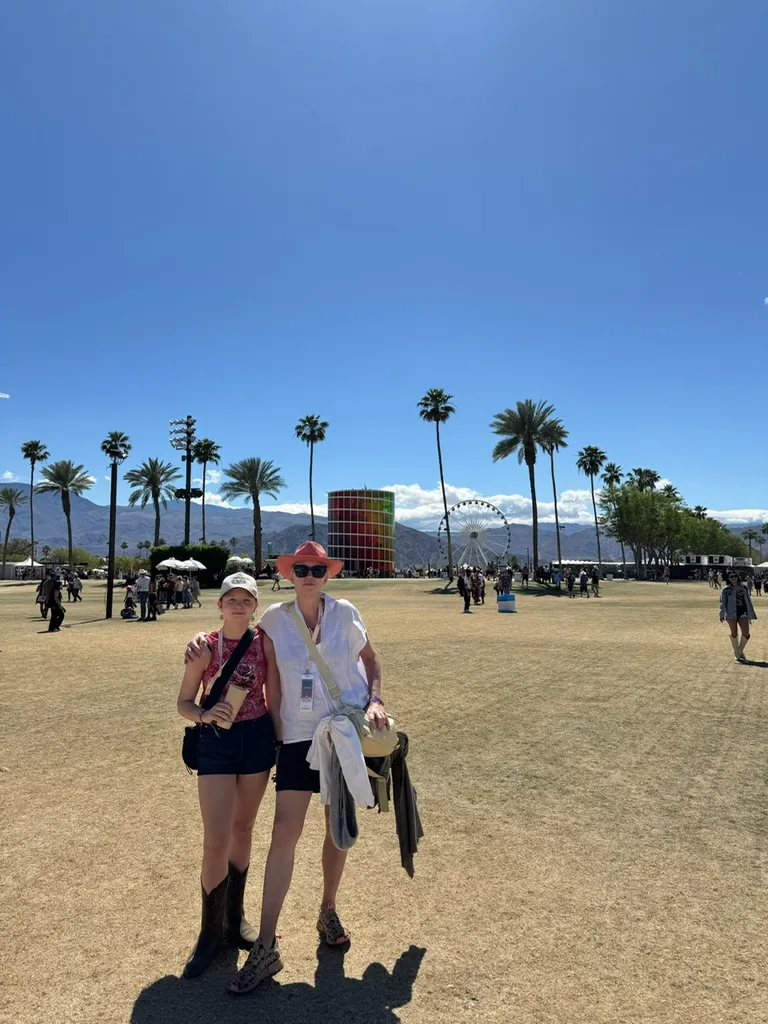 Eva koos tütrega Coachella Valleys USA suurimal kantrifestivalil.