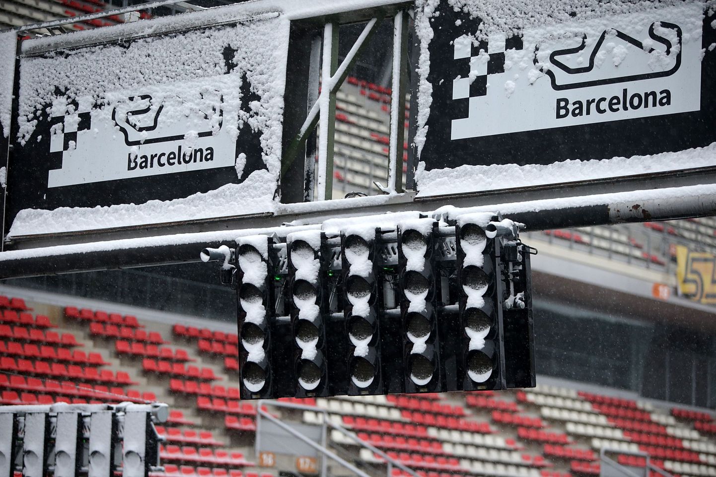 Nädal tagasi, kui F1-tiimid pidanuks kilomeetreid mõõtma, vaatas Barcelonas vastu hoopis selline vaatepilt.