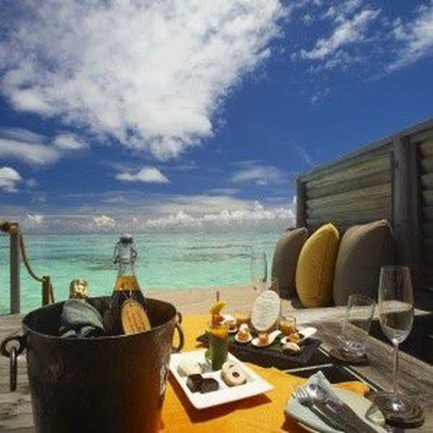 Лучшая в мире гостиница находится на Мальдивах.