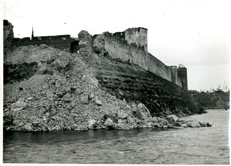 Ивангородская крепость летом 1944 года.