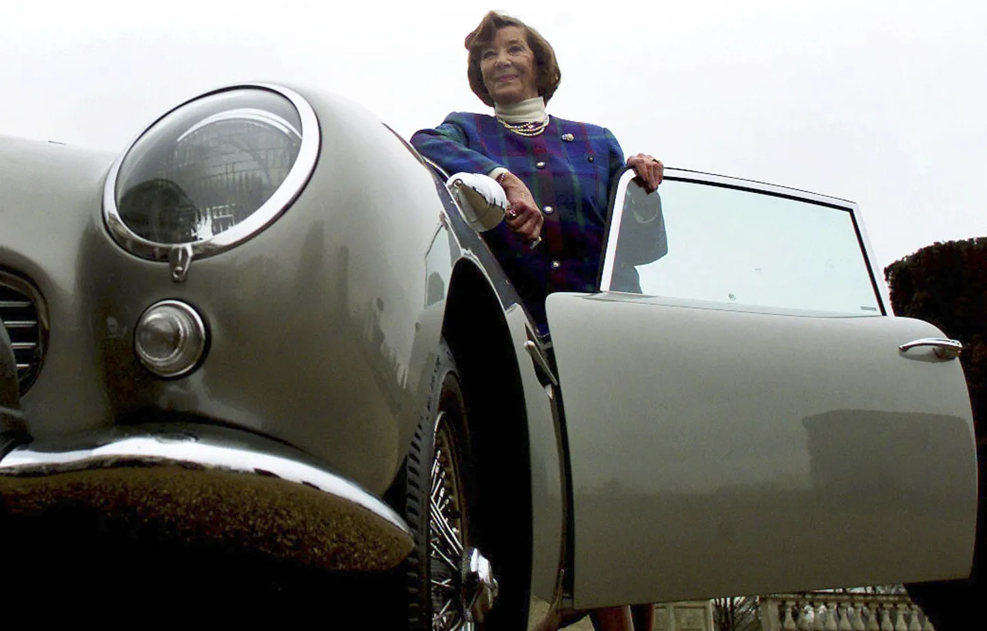 Miss Moneypenny osatäitja Lois Maxwell