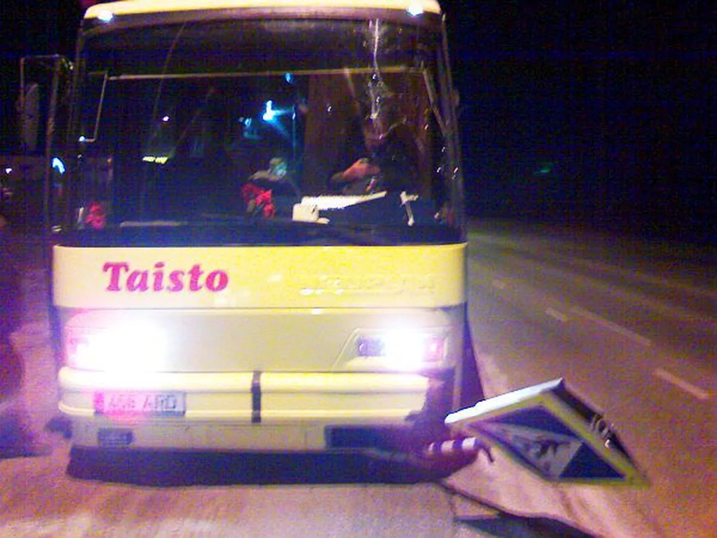 Postimees Online'i lugeja foto avarii teinud Taisto bussist.