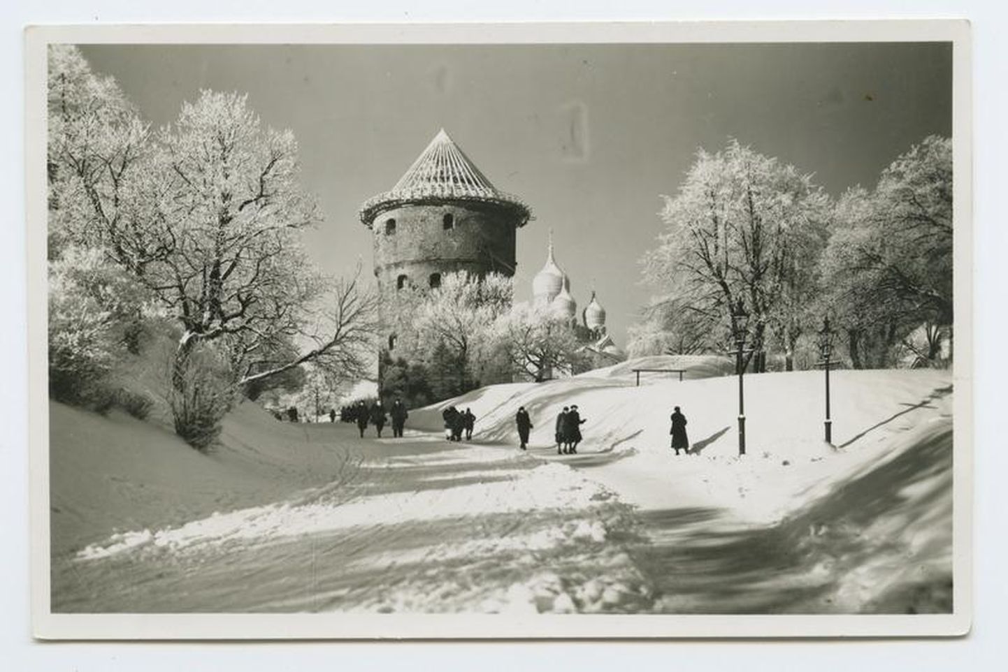 1940. aasta talv oli väga külm ja lumerohke, jaanuaris sündis Jõgeval Eesti külmarekord. Meie muuseumide kogudes on sellest väga külmast talvest vaid üks foto, mis on tehtud 1940. aasta veebruaris Tallinnas.