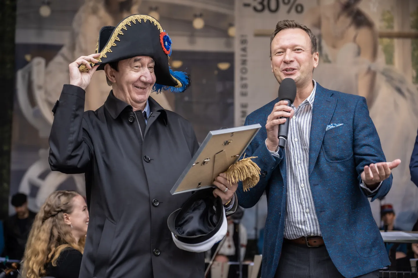 Estonia teatri sõber 2020. Tiitli pälvis Tallinna Prantsuse Lütseumi õpetaja Lauri Leesi. Tiitli andis üle eelmise aasta laureaat Marko Reikop.