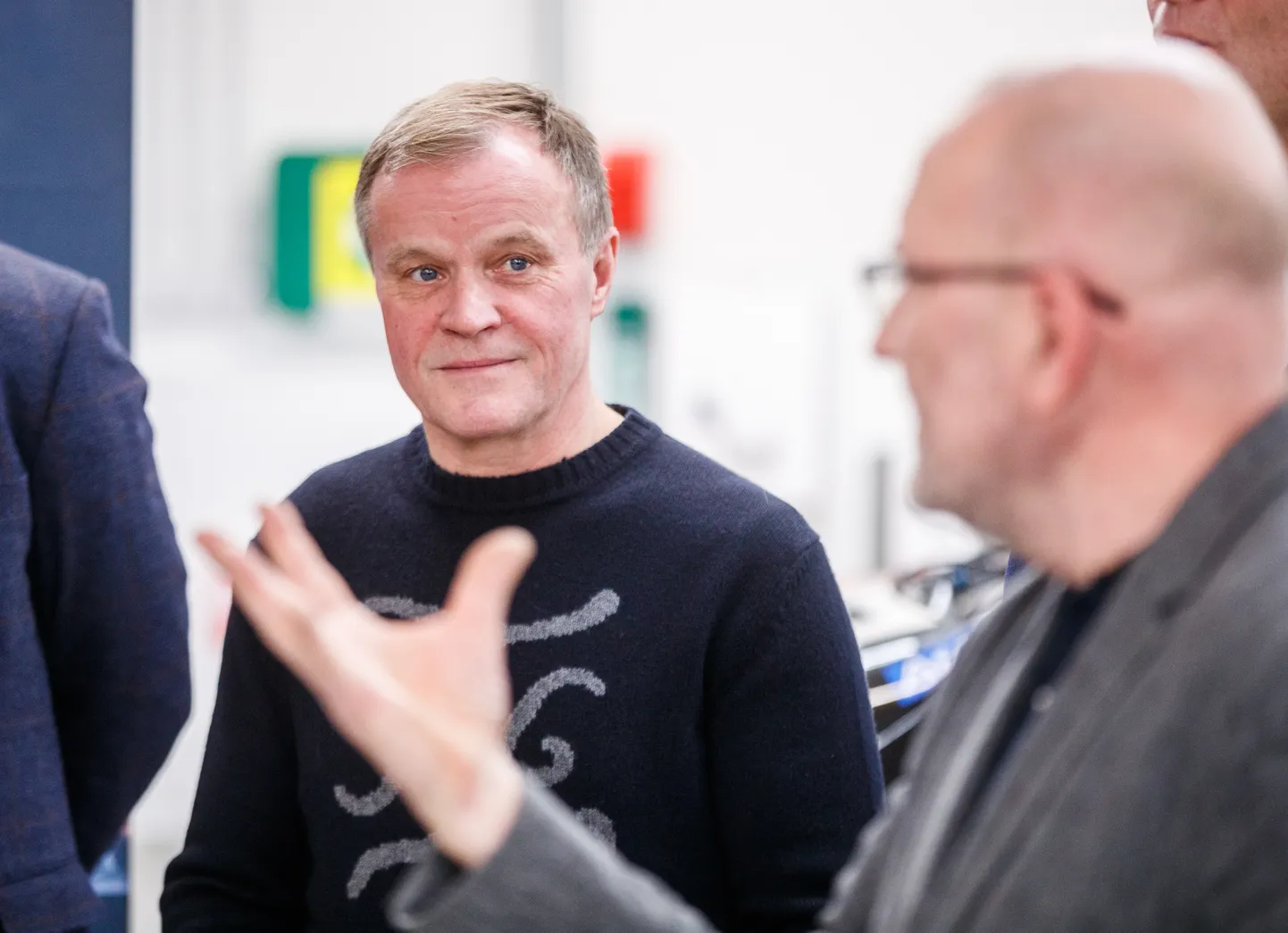 Tommi Mäkinen (fookuses) usub, et järgmisel aastal võidab autorallis sõitjate MM-tiitli eestlane Ott Tänak.