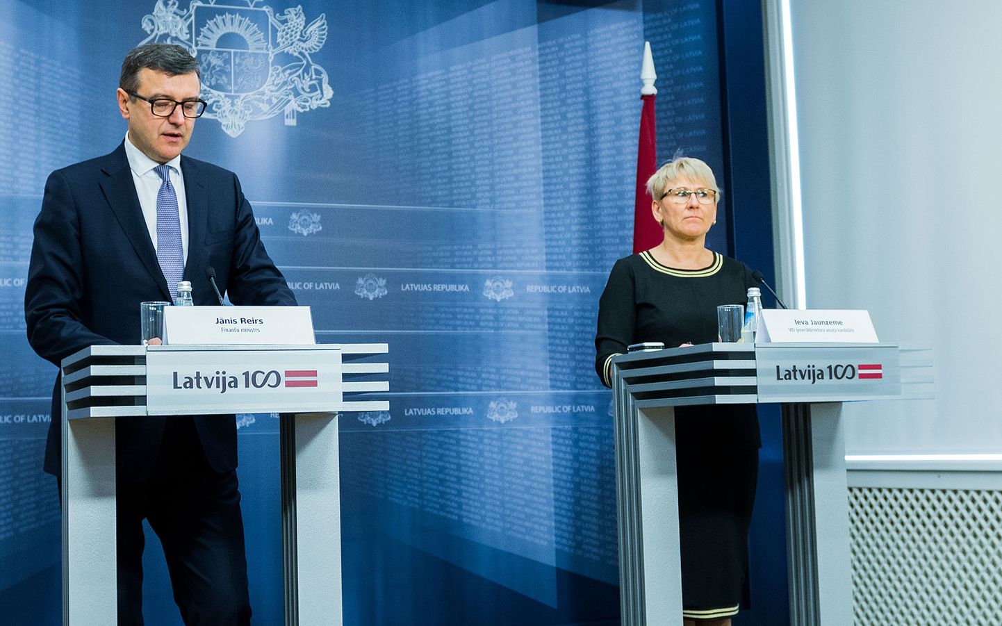 Finanšu ministrs Jānis Reirs un VID ģenerāldirektore Ieva Jaunzeme