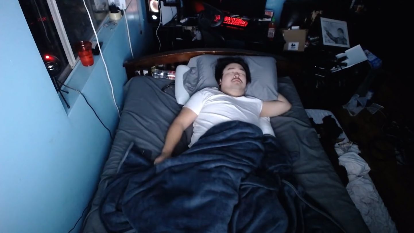Asian Andy teenis 16 000 dollarit magamisega