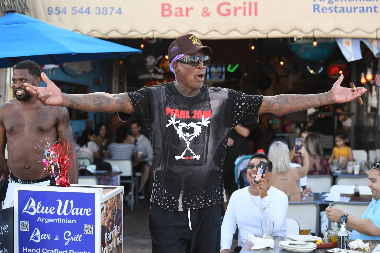 Tänavu juulis: Endine korvpallitäht Dennis Rodman Hollywood Beachil ja ilma maskita...