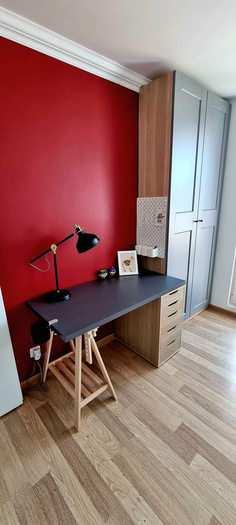 Tütre tuppa loodi efektne aktsentsein.