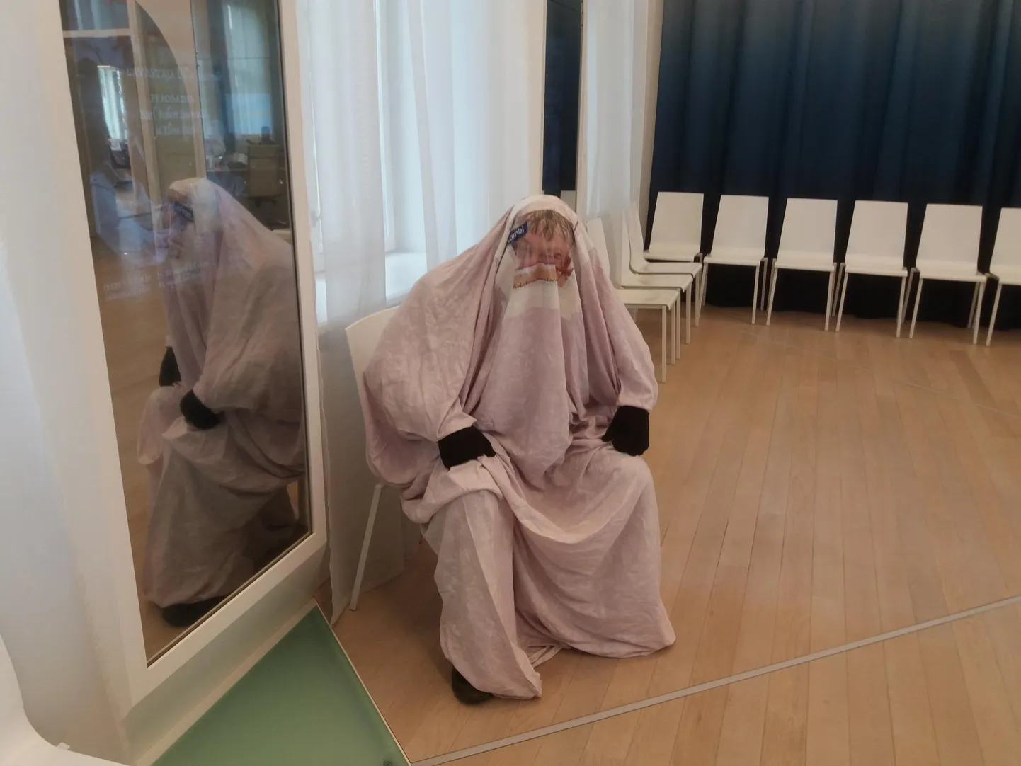 Rahvaesindaja Allan Jaakus tegi linnavolikogu istungil rahvateatrit.