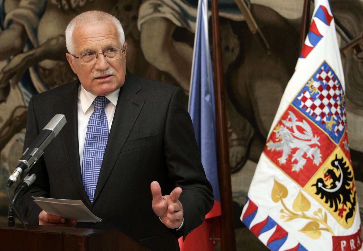 Tšehhi president Václav Klaus tegemas avaldust senati ees.