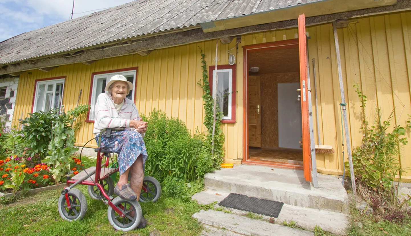 KUULUS MAJA: Kuigi hoonel on peal uus katus, kinnitab Janne Tüür, et tegu on sama majaga. Kanged kalamehed kaklesid maja nurga juures ja lakastseen filmiti maja teises otsas. Foto: Alar Truu