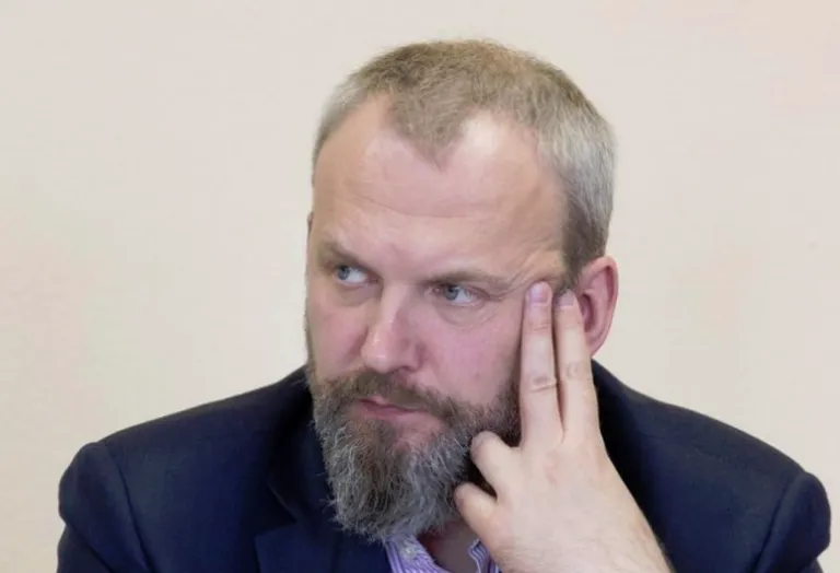 Айво Халлист.
