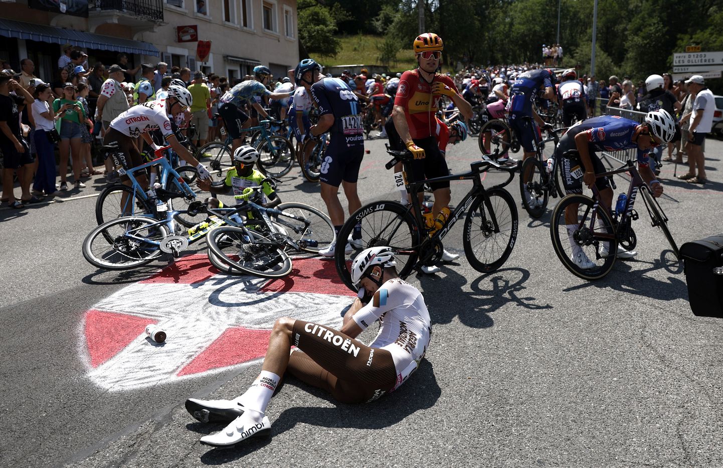 Массовая авария на 15 этапе "Тур де Франс".