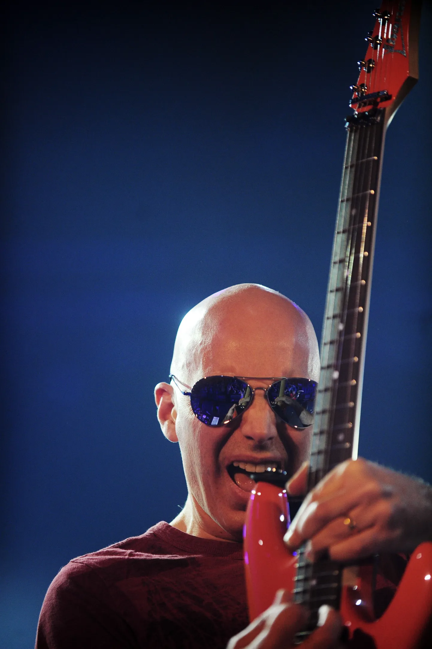Joe Satriani improviseerib.