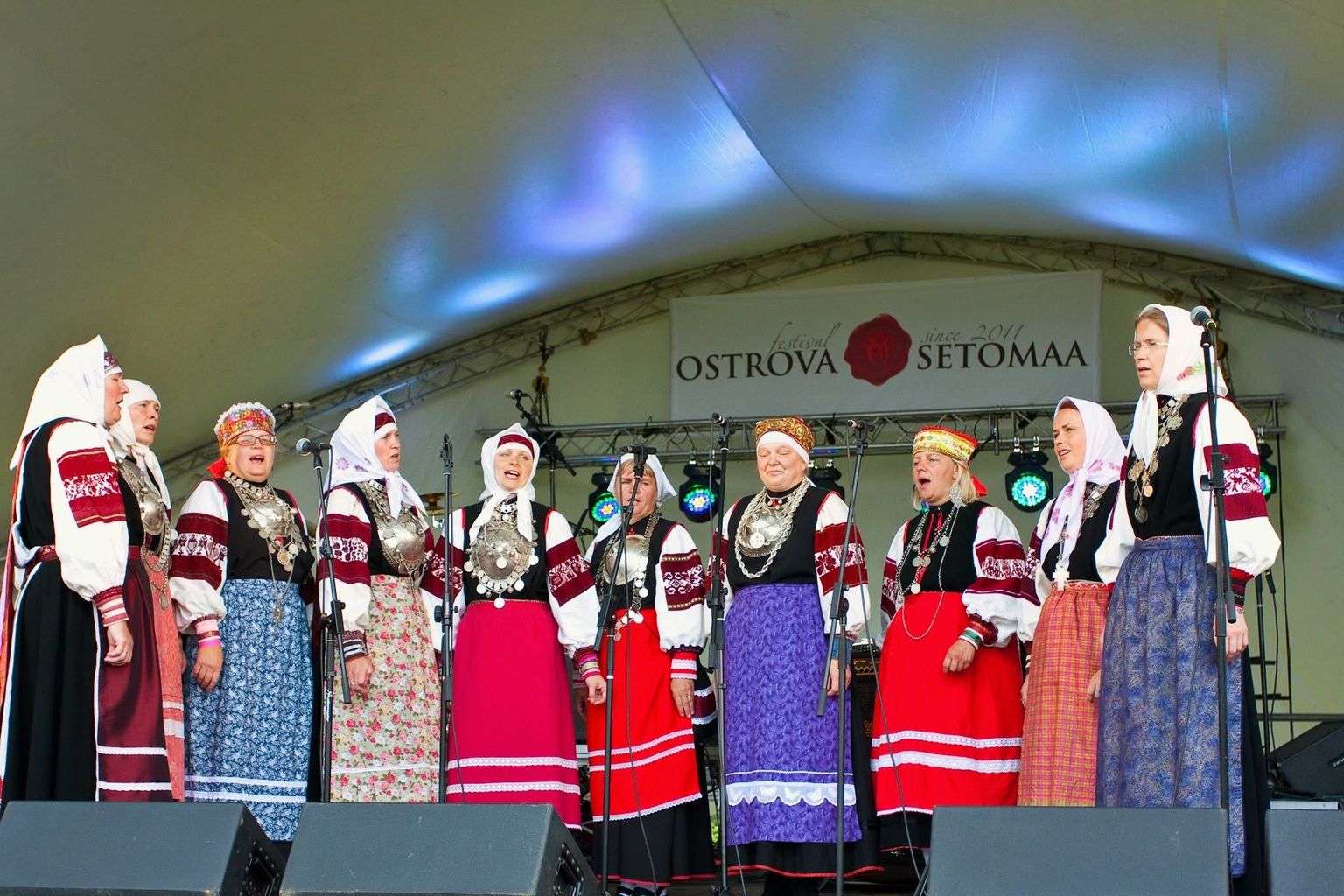 Mokornulga leelokoor Ostrova Festivalil 2014. aastal.
