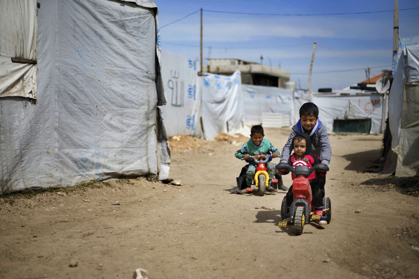 Lapsed Süüria põgenikke majutavas laagris.