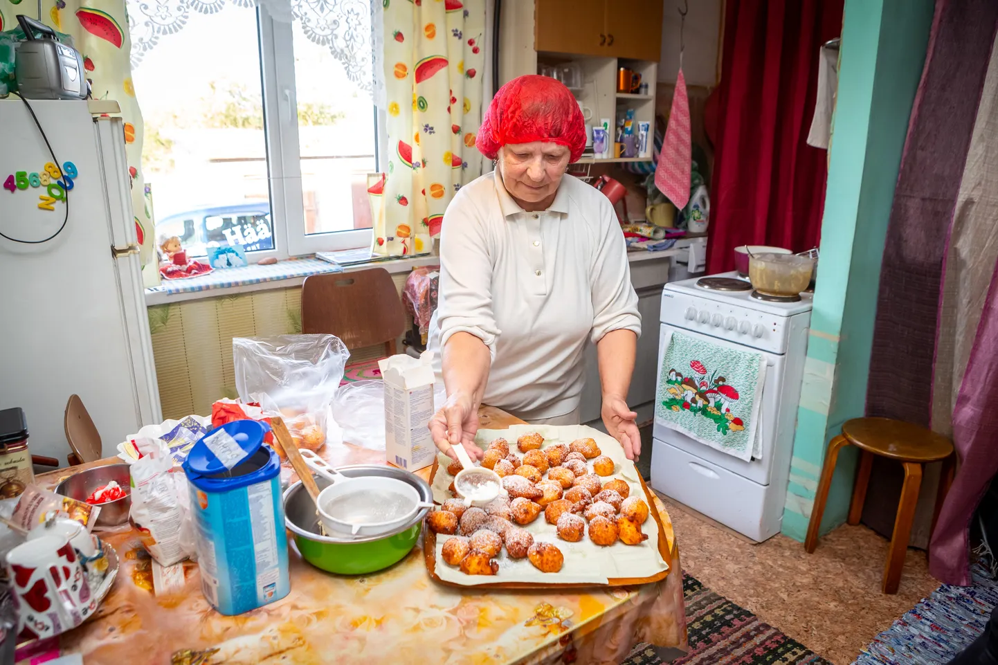 “TUHKSUHKRUT POLE KUNAGI LIIAST”:  Kui pontšiku taignasse Aili palju suhkrut ei pane, siis tuhksuhkruga ta ei koonerda.