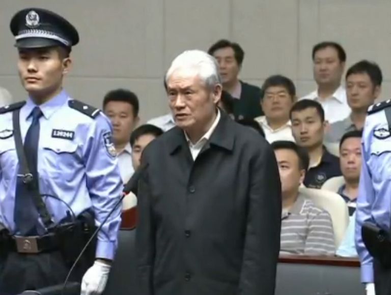 2015. aastal mõisteti eluaegne vanglakaristus korruptsioonis, ametiseisundi kuritarvitamises ja riigisaladuste lekitamises süüdistatud endisele julgeolekujuhile Zhou Yongkangile. 
