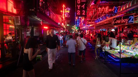 Raamat: Taimaal harjub kahjuks kiiresti ära sellega, kuidas otse tänaval pakutakse sulle voodikaaslasi