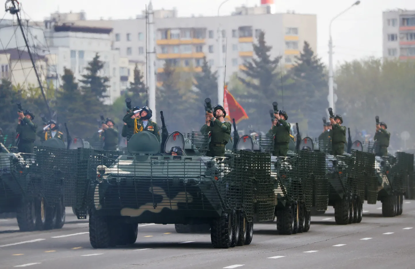 Valgevene sõjaväeüksused Minskis võiduparaadil mullu 9. mail.