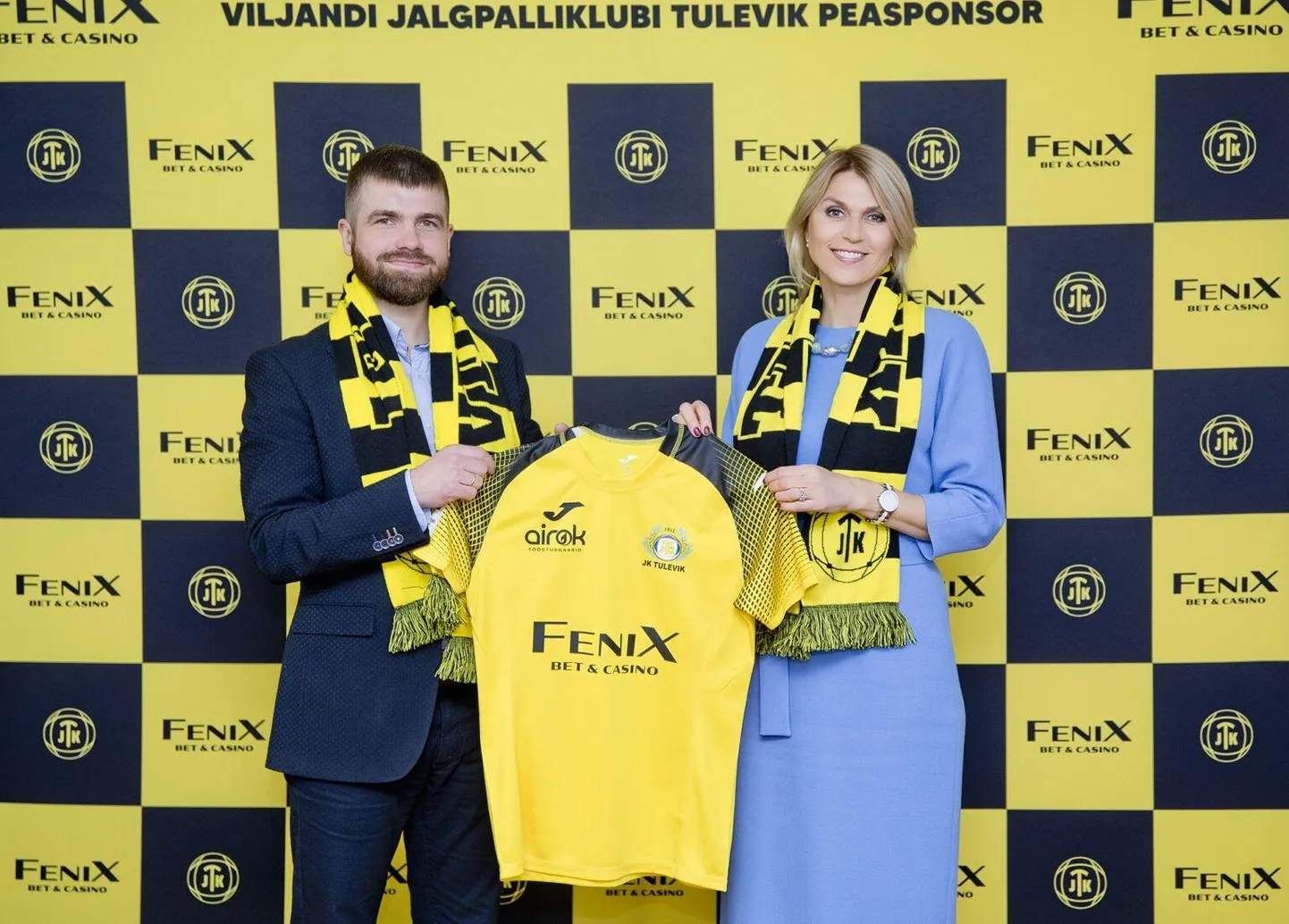 Viljandi Tuleviku president Raiko Mutle (vasakul) allkirjastas Urve Paloga möödunud hooaja hakul sponsorlepingu, mis tegi FenixBetist Viljandi Tuleviku särgisponsori.Tänaseks pole Palo enam ametis ega FenixBet peatoetaja.