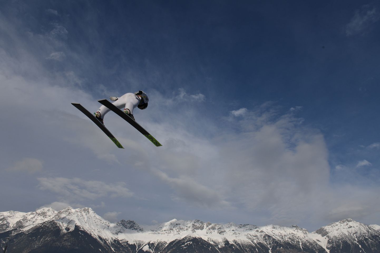 Austria ja Saksamaa hüppemägedelt on alla tuhisetud juba üle saja aasta. Pildil Artti Aigro stiilinäide Innsbruckist.