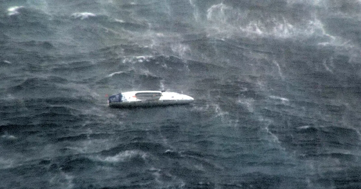 Austraalia rannikust 700 kilomeetri kaugusel on merehädas üksi üle Vaikse ookeani sõudev leedukas