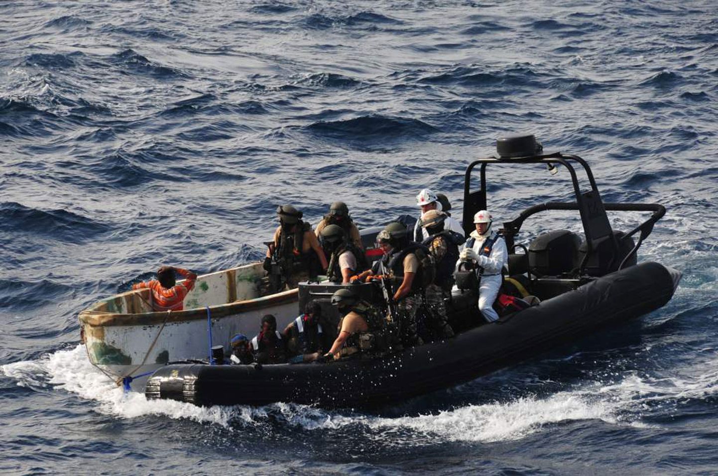 Euroopa mereväelased piraate kinni võtmas. Foto on illustratiivne.