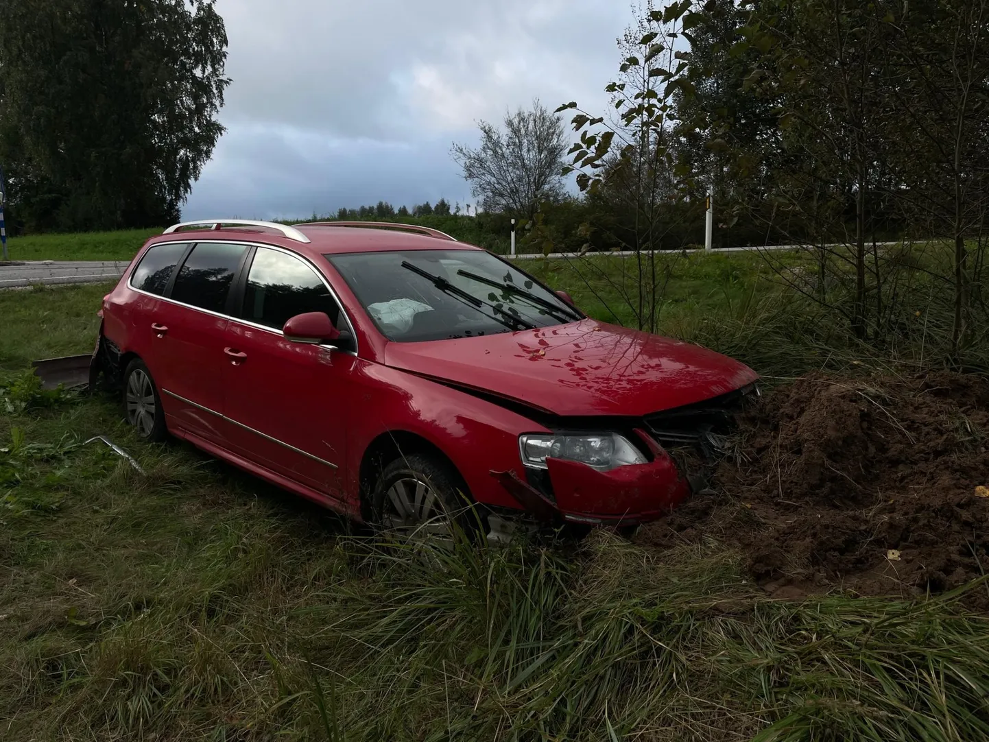 Auto sõitis kraavi.