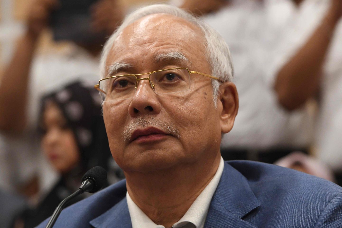 Endine Malaisia peaminister Najib Razak pressikonverentsil, kus teatas oma parteijuhi kohtalt tagasi astumisest.