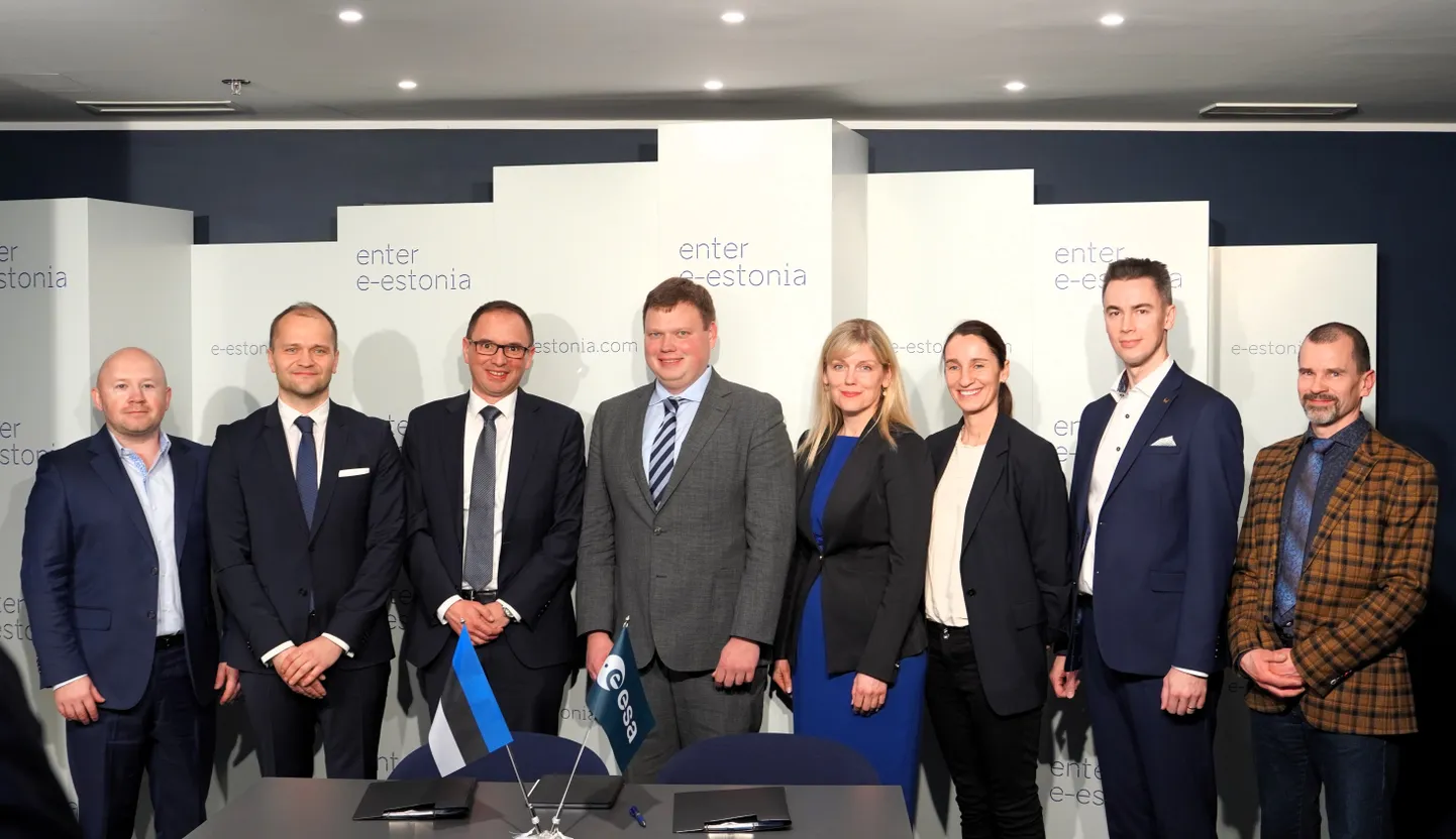 Küberkaitse harjutusväljaku arendamise lepingule kirjutasid alla Eesti ettevõtted Spaceit, CybExer Technologies ja CGI Eesti ning Tartu Ülikool.
